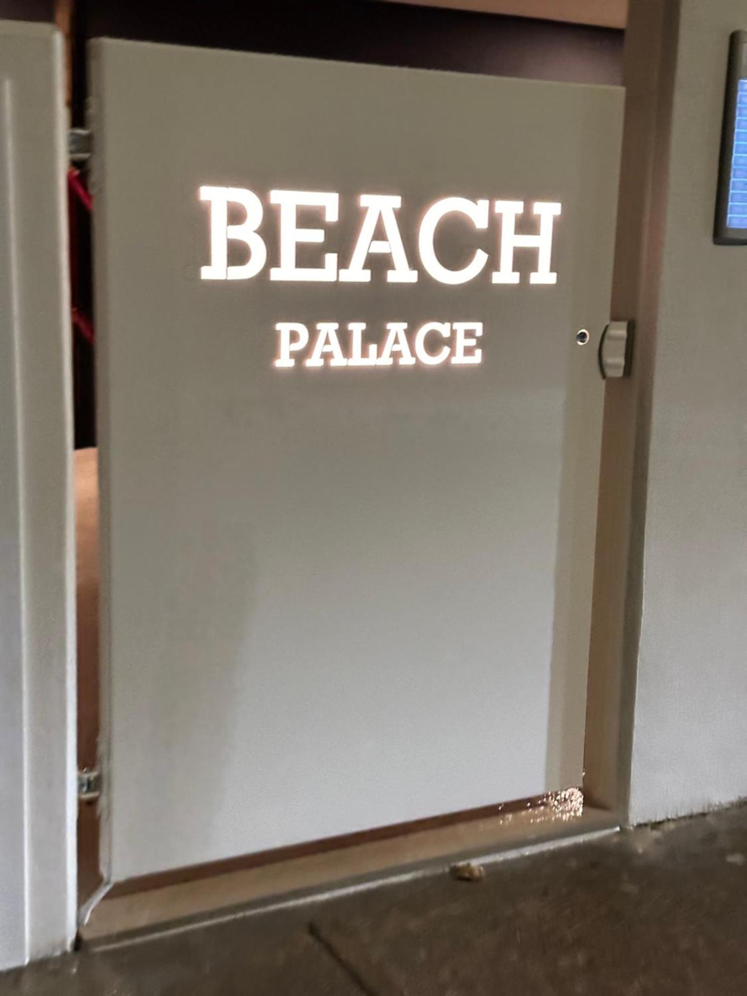 Beach Palace With Small Swimming Pool, Private Beach, Parking Лидо-ди-Езоло Экстерьер фото