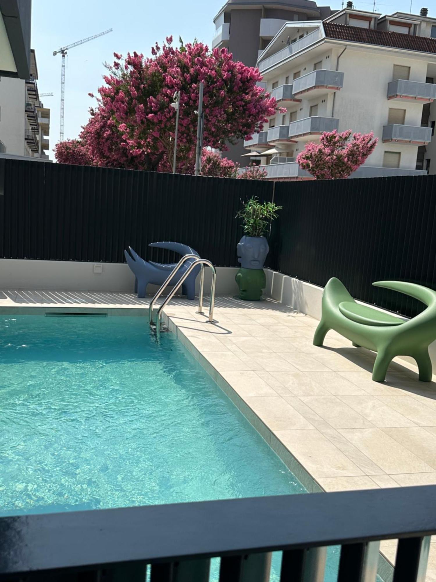 Beach Palace With Small Swimming Pool, Private Beach, Parking Лидо-ди-Езоло Экстерьер фото