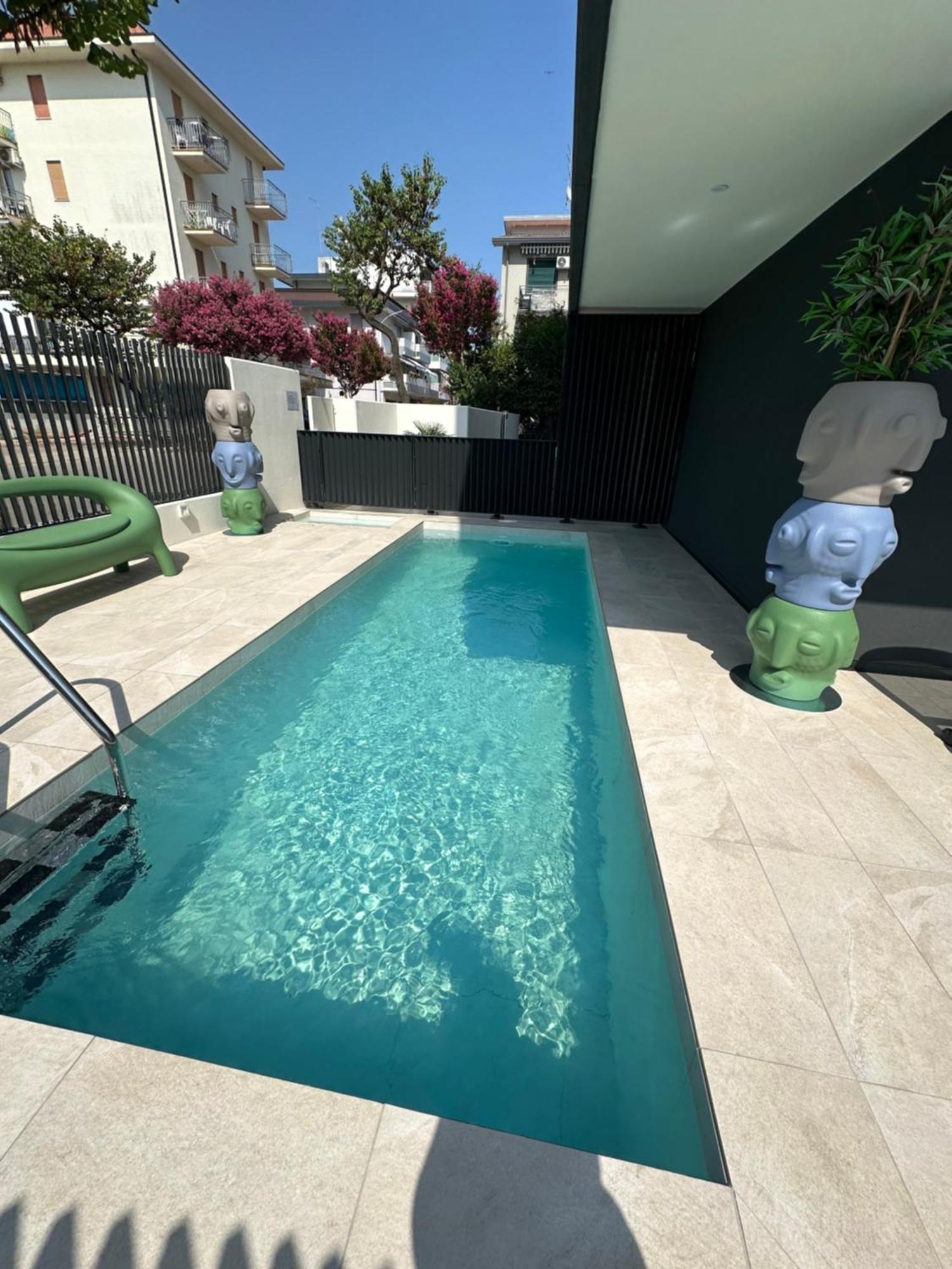 Beach Palace With Small Swimming Pool, Private Beach, Parking Лидо-ди-Езоло Экстерьер фото