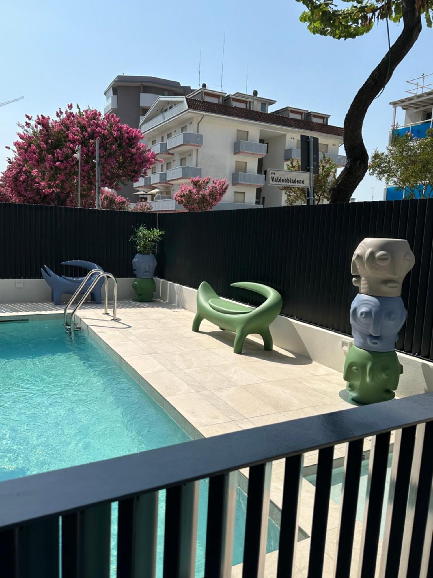 Beach Palace With Small Swimming Pool, Private Beach, Parking Лидо-ди-Езоло Экстерьер фото